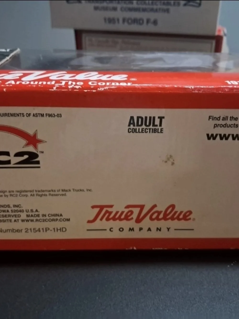 Ertl True Value 1918 Mack Flatbed Truck 1:33 Diecast Red White Adult Collectible